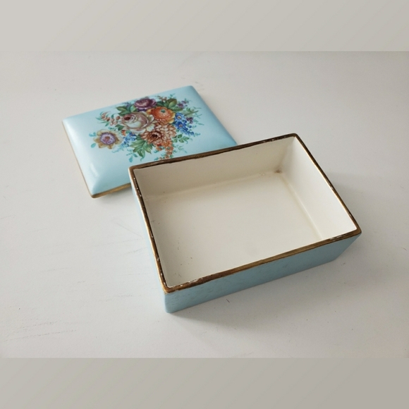 Vintage Floral Powder Blue Ceramic Trinket Box - Picture 2 of 3